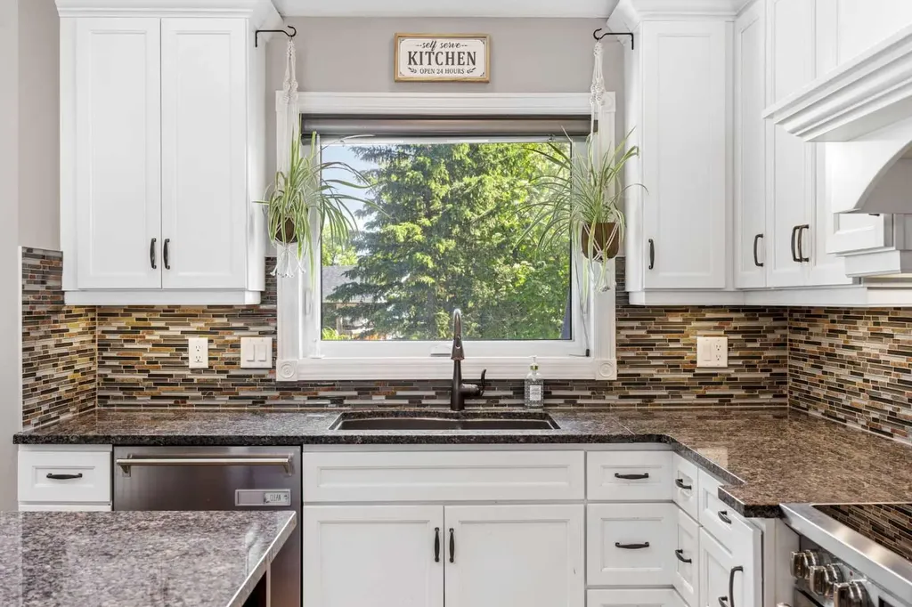 17 Sunset Crescent Okotoks AB T1S 1M6