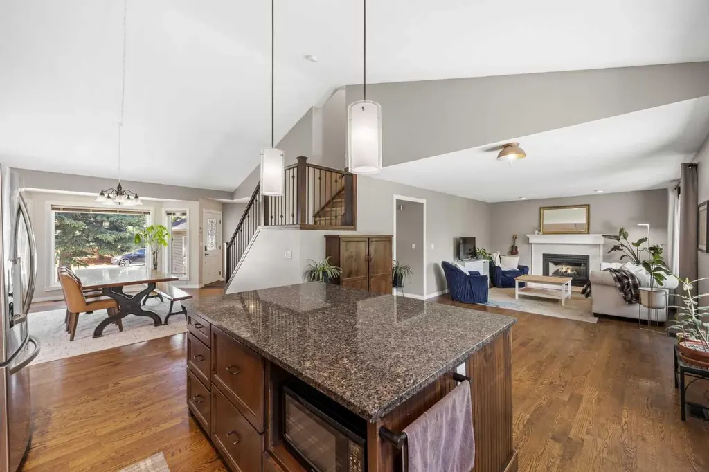 17 Sunset Crescent Okotoks AB T1S 1M6