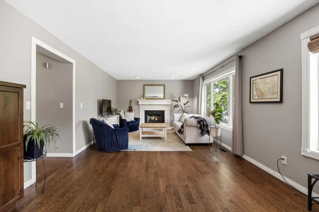 17 Sunset Crescent Okotoks AB T1S 1M6