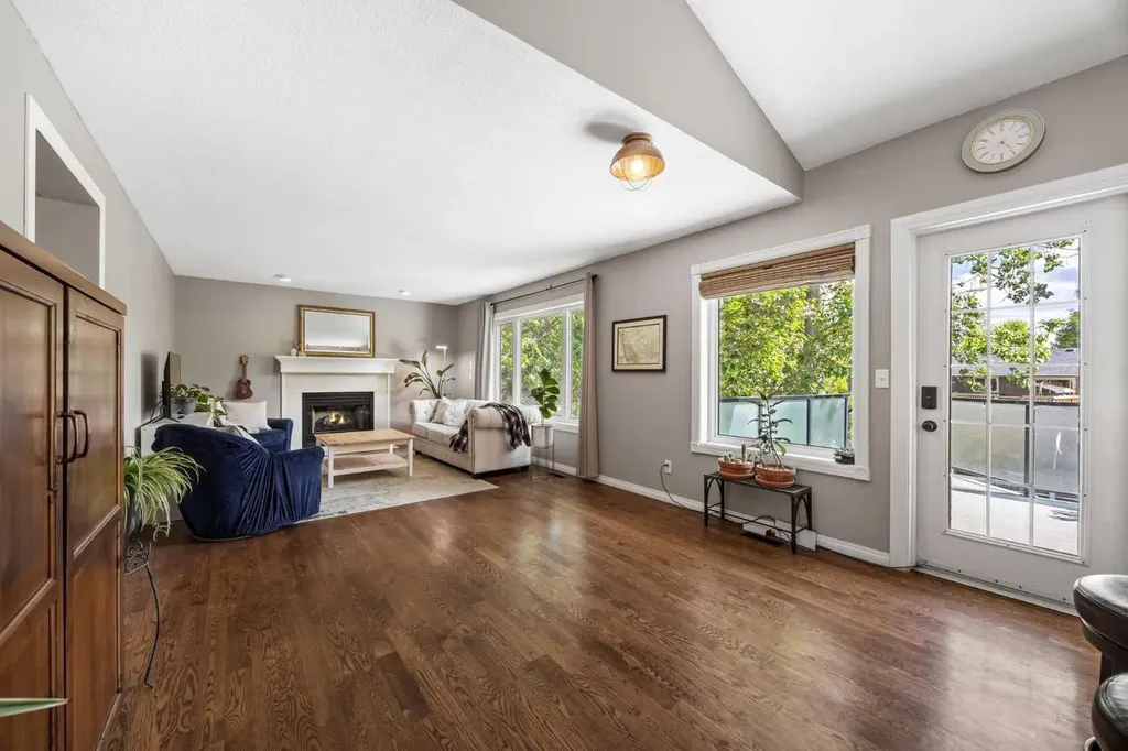 17 Sunset Crescent Okotoks AB T1S 1M6