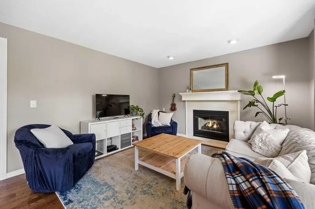 17 Sunset Crescent Okotoks AB T1S 1M6