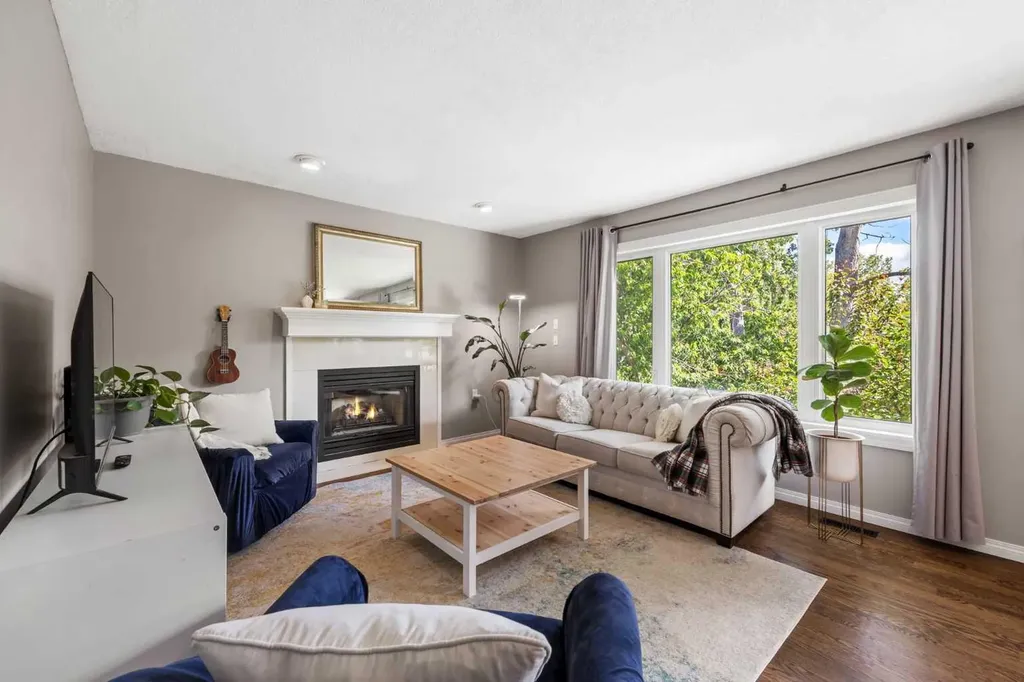 17 Sunset Crescent Okotoks AB T1S 1M6