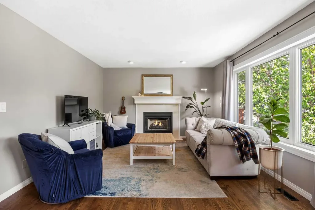 17 Sunset Crescent Okotoks AB T1S 1M6