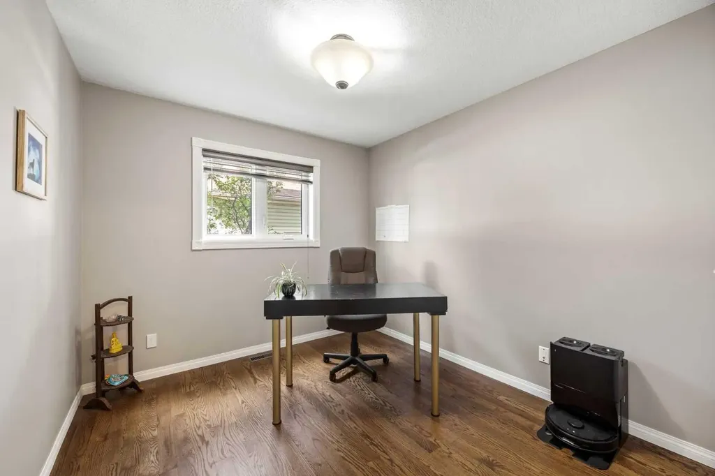 17 Sunset Crescent Okotoks AB T1S 1M6