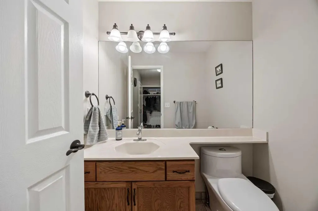17 Sunset Crescent Okotoks AB T1S 1M6