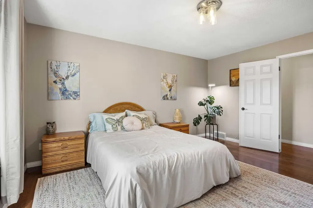 17 Sunset Crescent Okotoks AB T1S 1M6