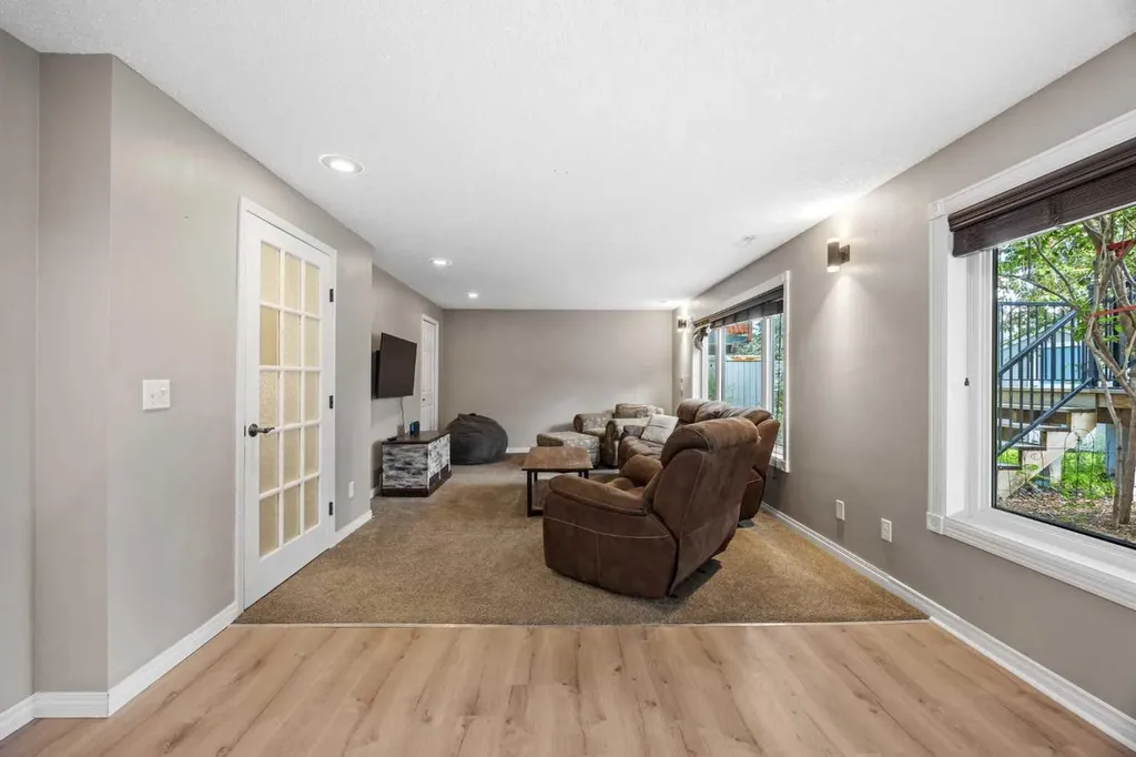 17 Sunset Crescent Okotoks AB T1S 1M6