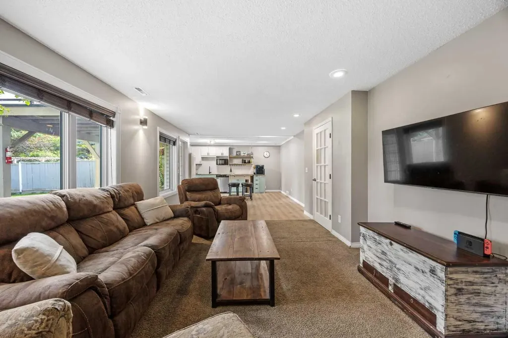 17 Sunset Crescent Okotoks AB T1S 1M6