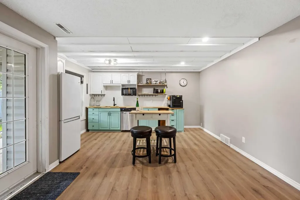 17 Sunset Crescent Okotoks AB T1S 1M6