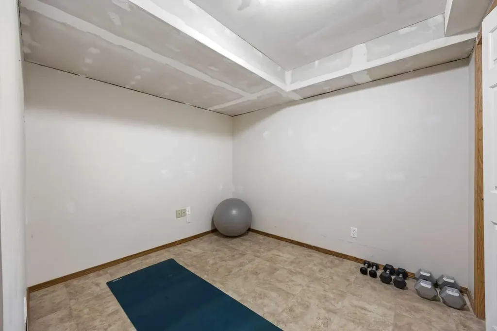 17 Sunset Crescent Okotoks AB T1S 1M6