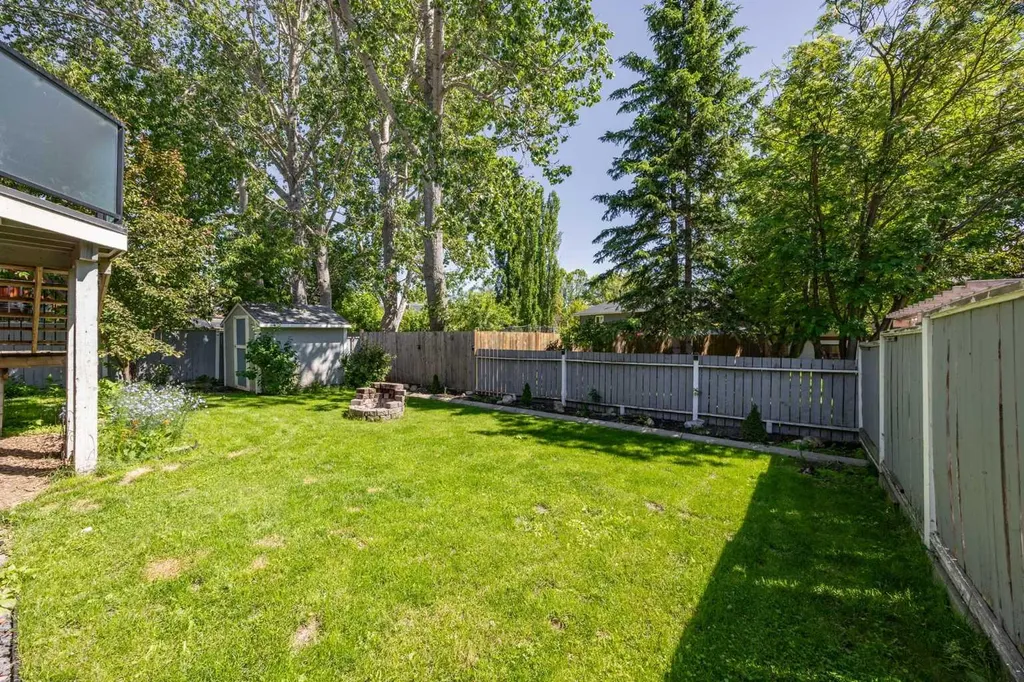 17 Sunset Crescent Okotoks AB T1S 1M6