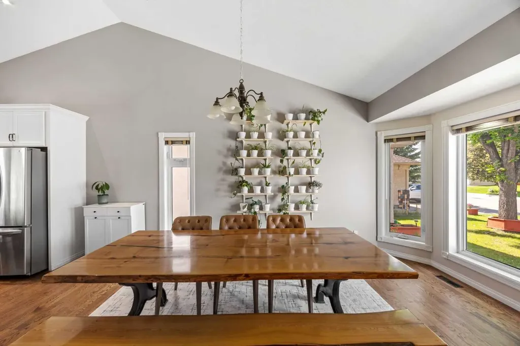 17 Sunset Crescent Okotoks AB T1S 1M6
