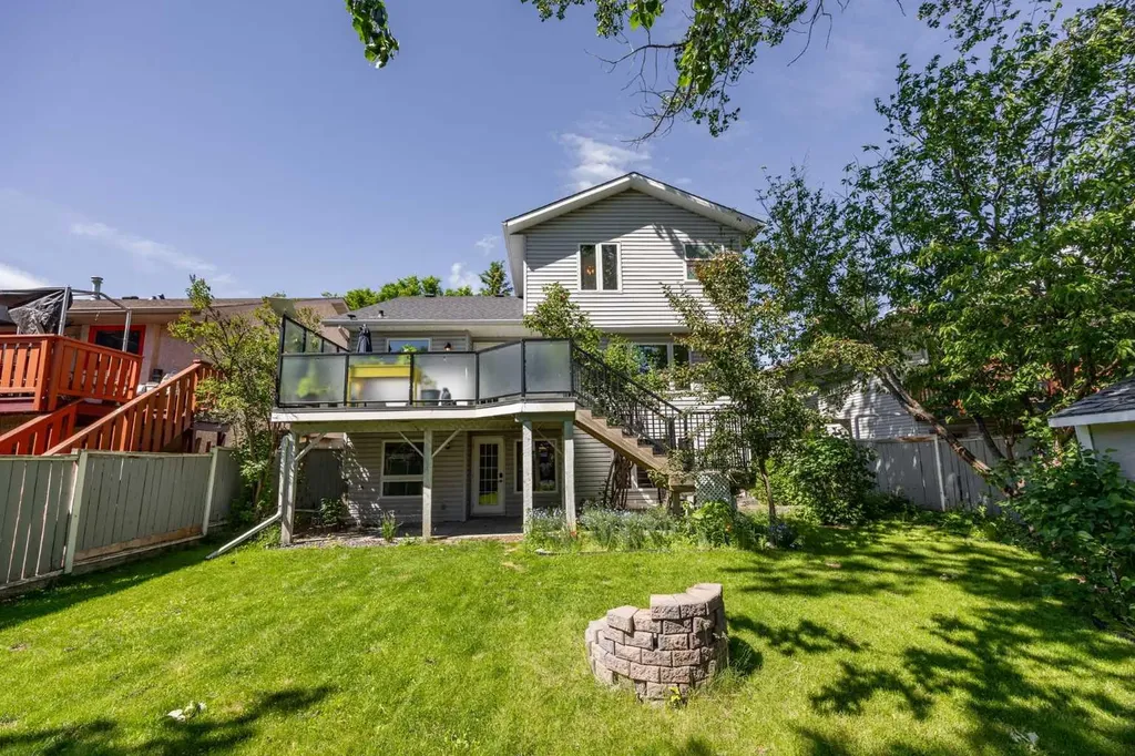 17 Sunset Crescent Okotoks AB T1S 1M6