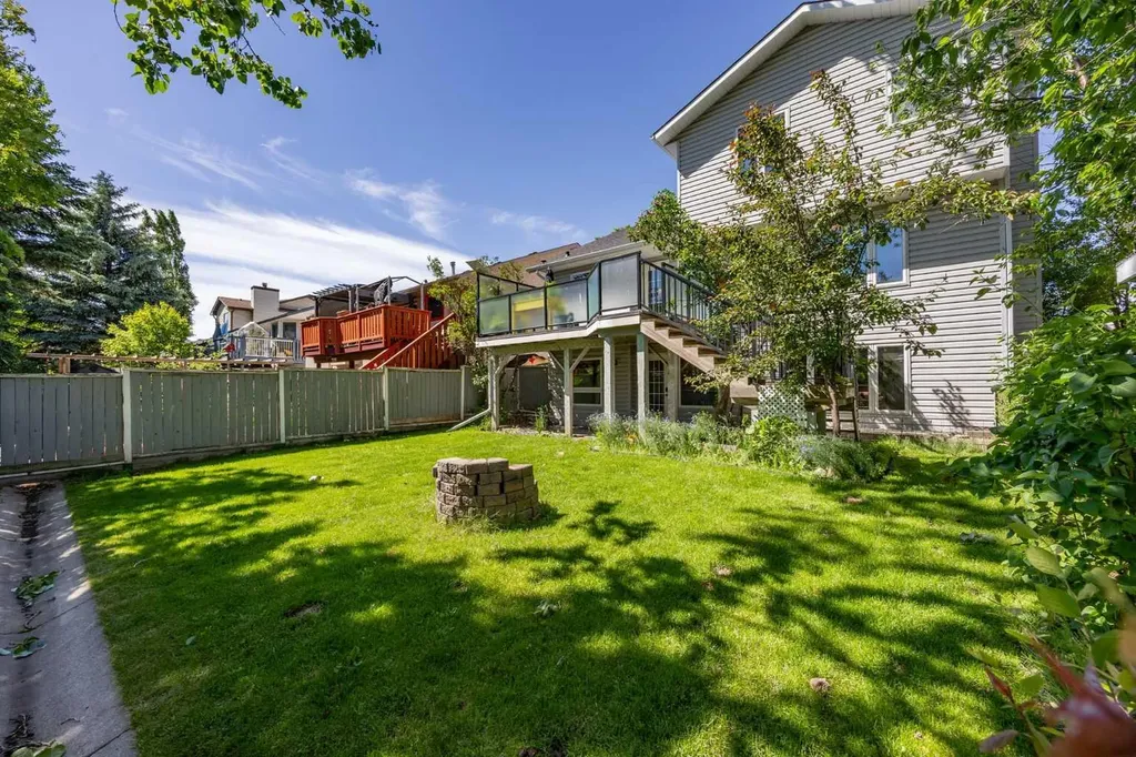 17 Sunset Crescent Okotoks AB T1S 1M6