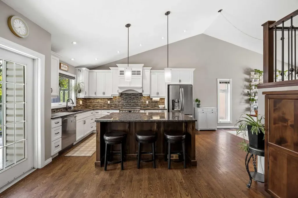 17 Sunset Crescent Okotoks AB T1S 1M6