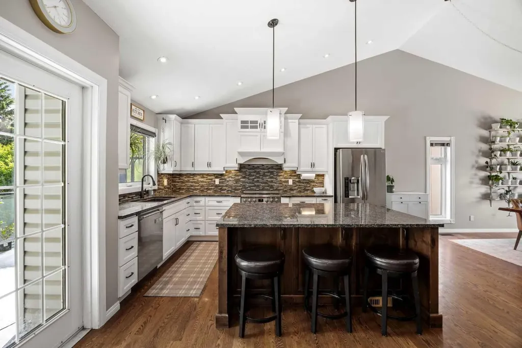 17 Sunset Crescent Okotoks AB T1S 1M6