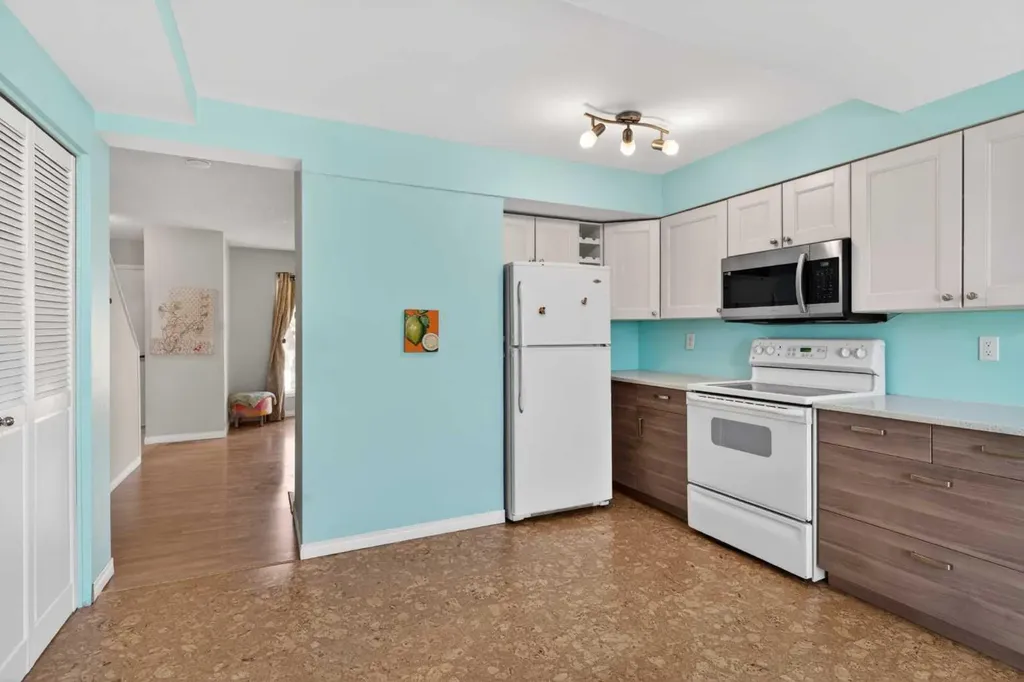 42 Berwick Rise NW Calgary AB T3K 1C8
