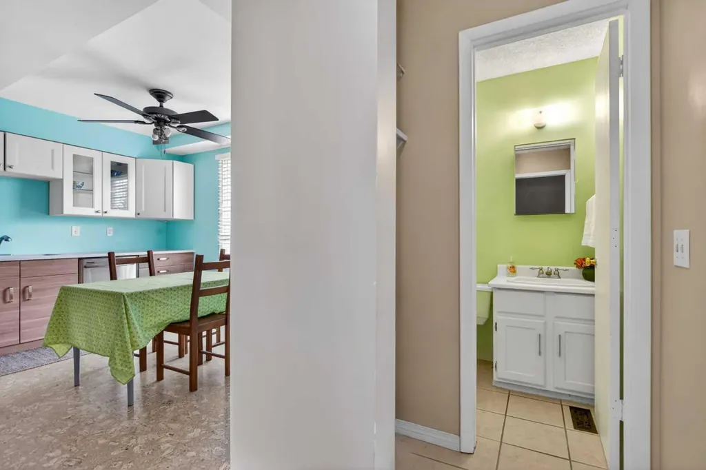 42 Berwick Rise NW Calgary AB T3K 1C8