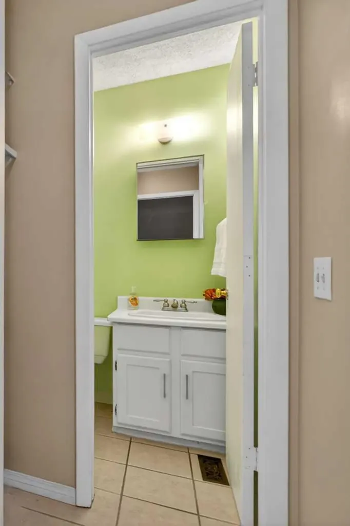42 Berwick Rise NW Calgary AB T3K 1C8
