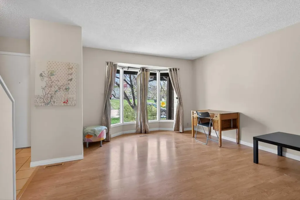 42 Berwick Rise NW Calgary AB T3K 1C8