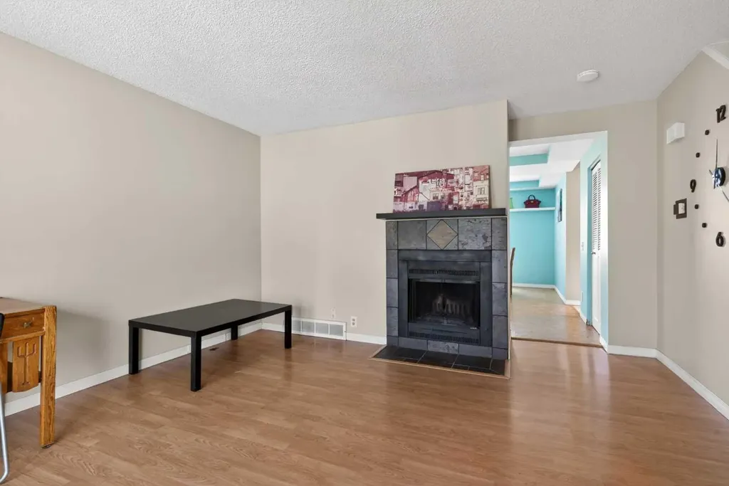 42 Berwick Rise NW Calgary AB T3K 1C8