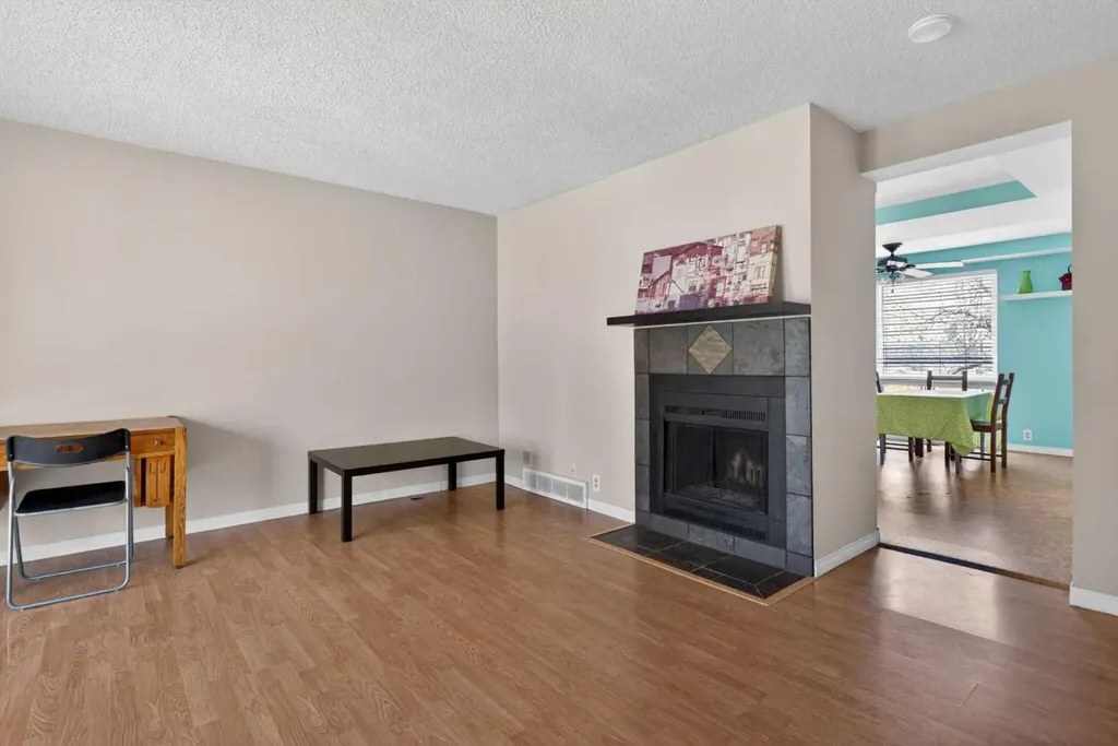 42 Berwick Rise NW Calgary AB T3K 1C8