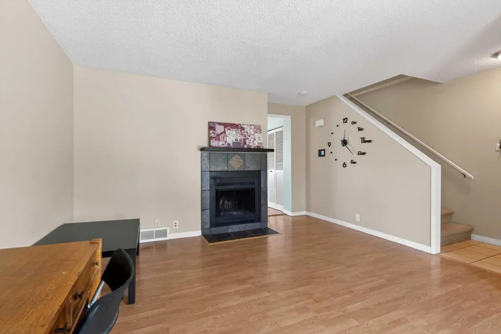 42 Berwick Rise NW Calgary AB T3K 1C8