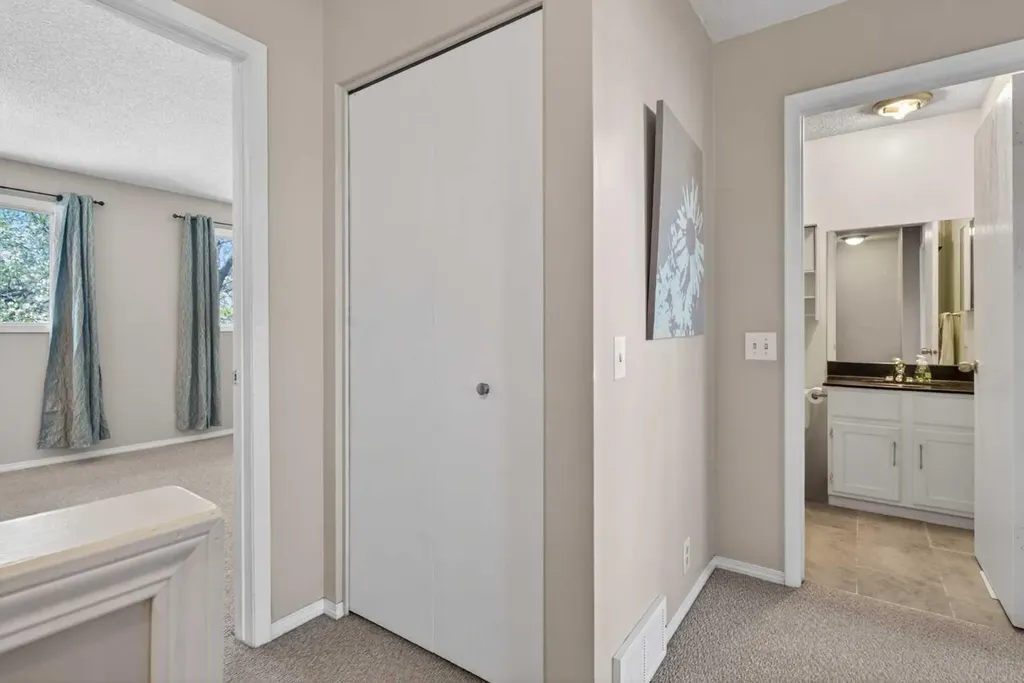 42 Berwick Rise NW Calgary AB T3K 1C8