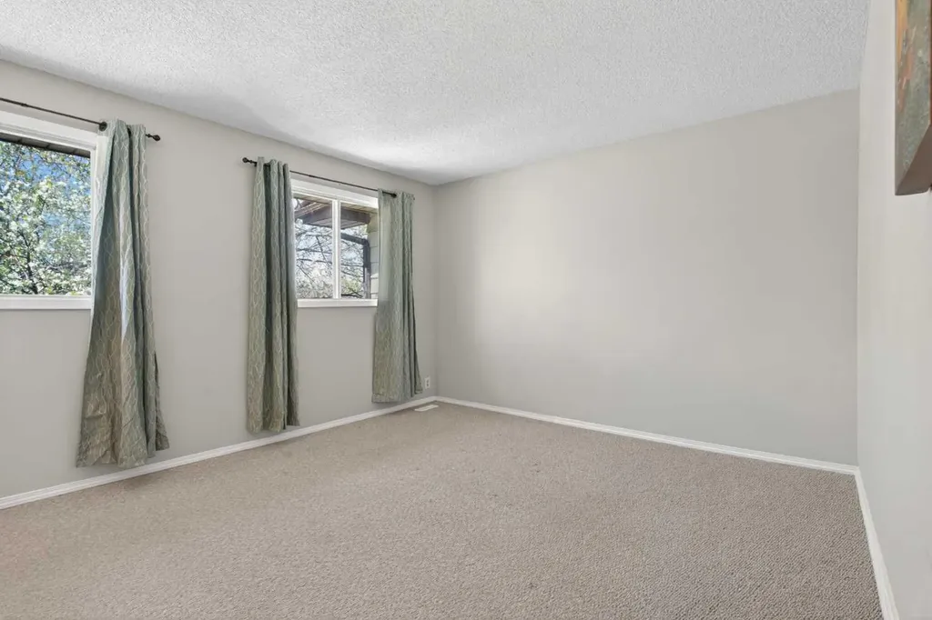 42 Berwick Rise NW Calgary AB T3K 1C8