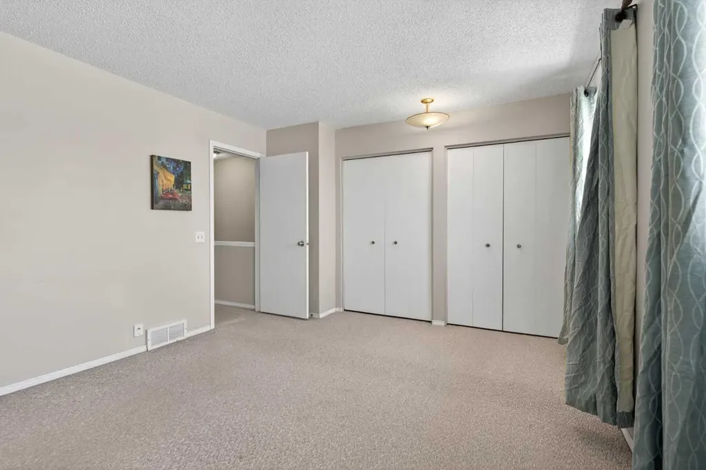 42 Berwick Rise NW Calgary AB T3K 1C8