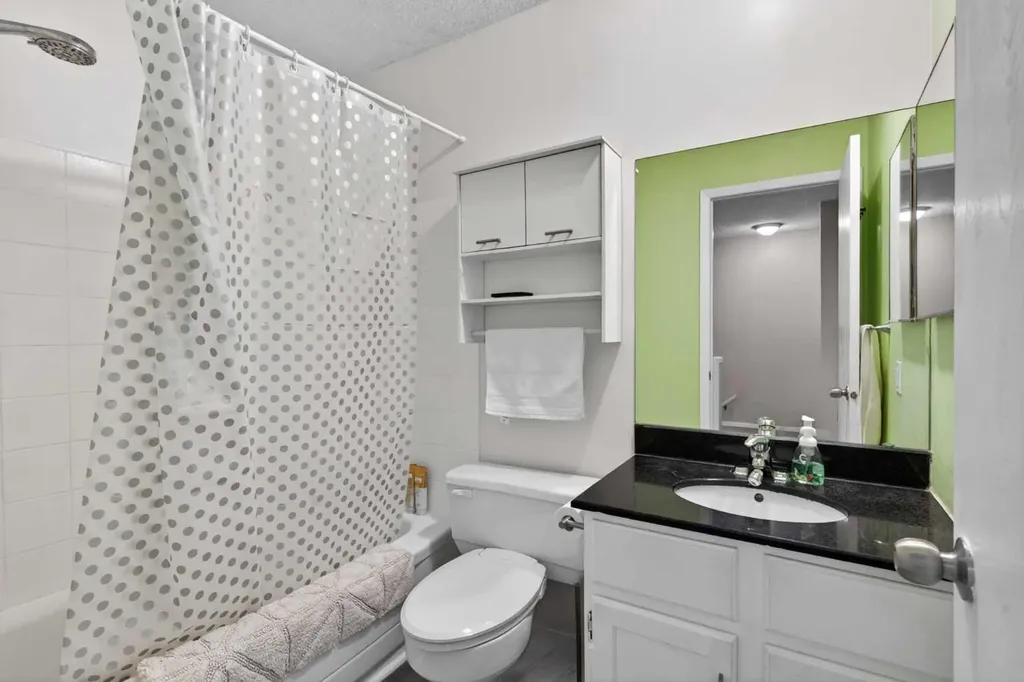 42 Berwick Rise NW Calgary AB T3K 1C8