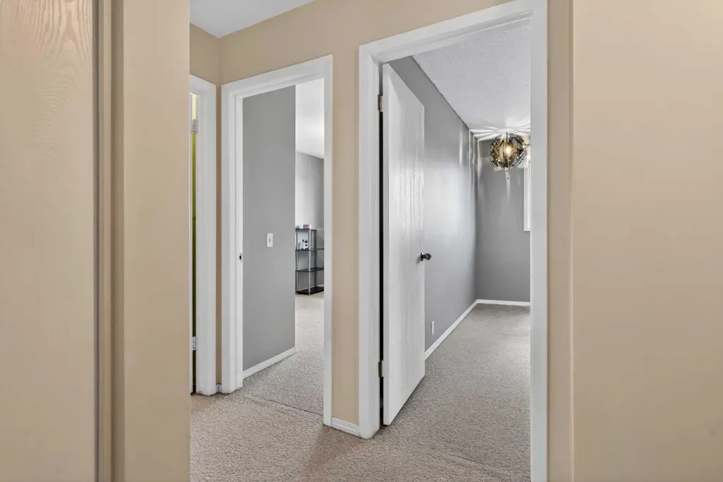 42 Berwick Rise NW Calgary AB T3K 1C8