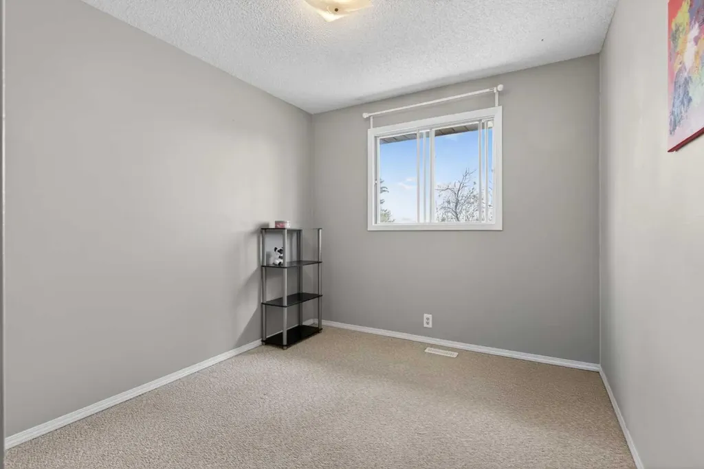 42 Berwick Rise NW Calgary AB T3K 1C8