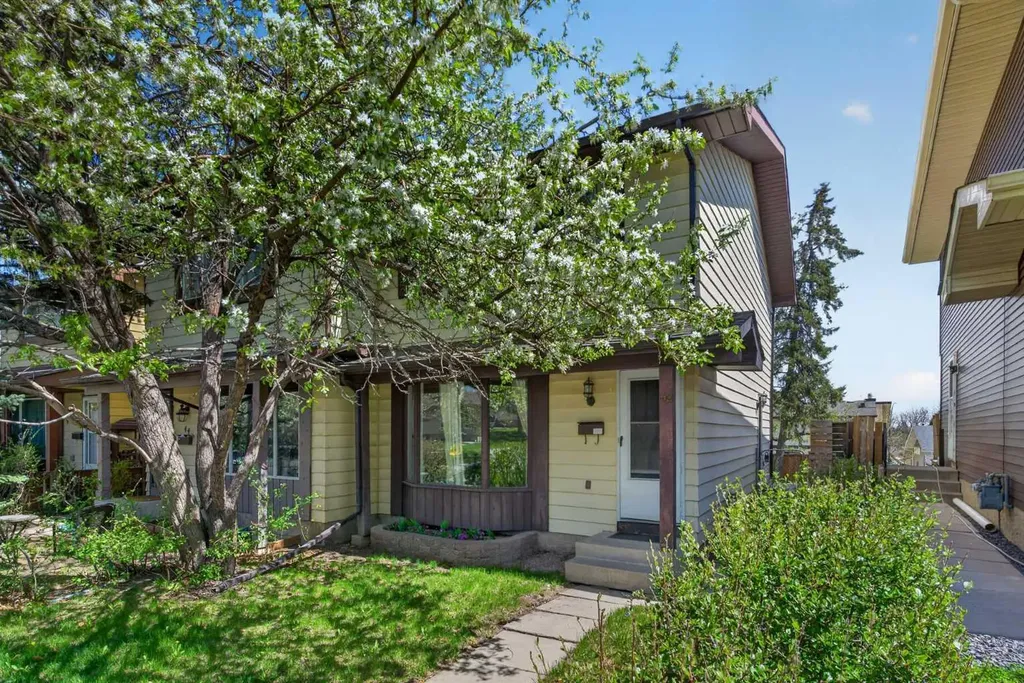 42 Berwick Rise NW Calgary AB T3K 1C8