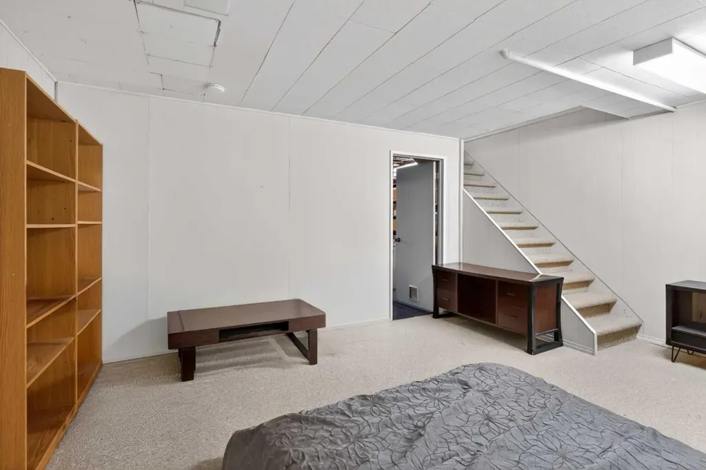42 Berwick Rise NW Calgary AB T3K 1C8