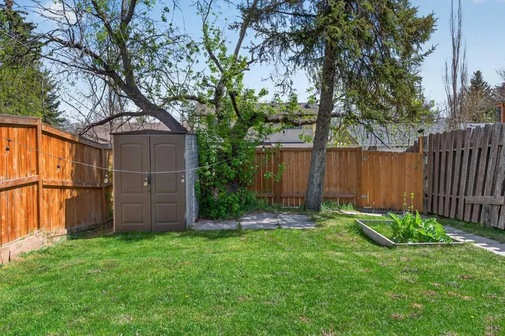 42 Berwick Rise NW Calgary AB T3K 1C8