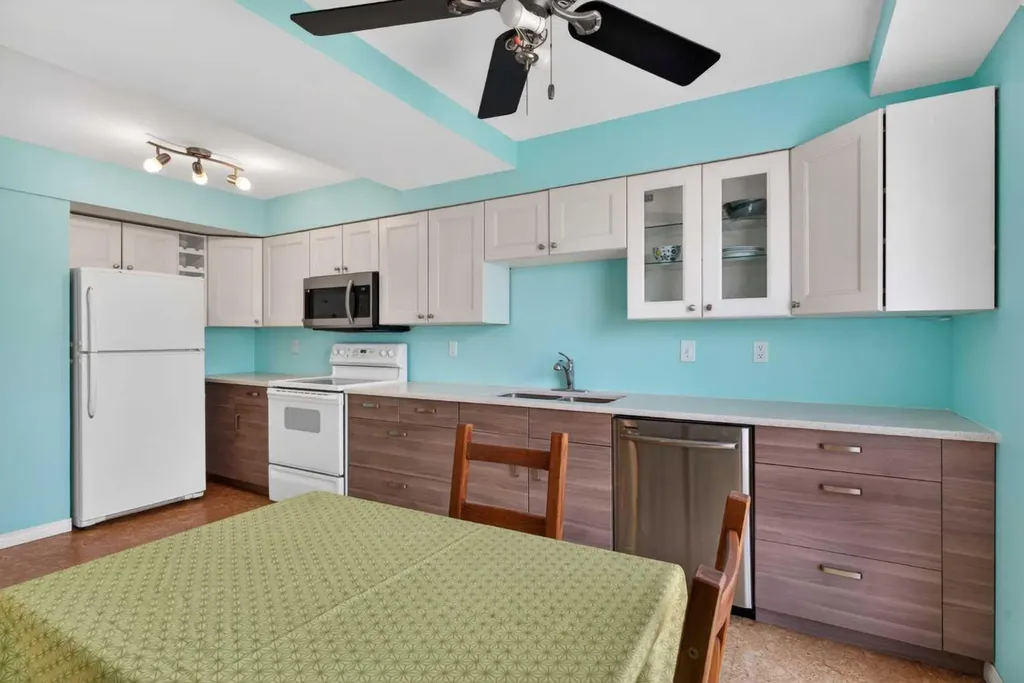 42 Berwick Rise NW Calgary AB T3K 1C8