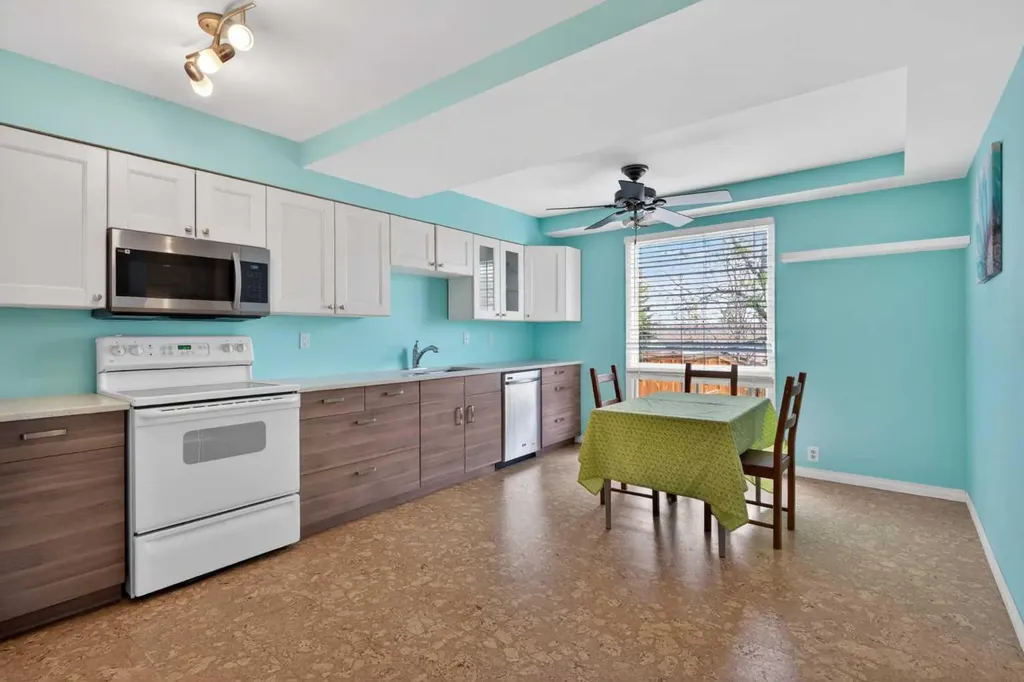42 Berwick Rise NW Calgary AB T3K 1C8
