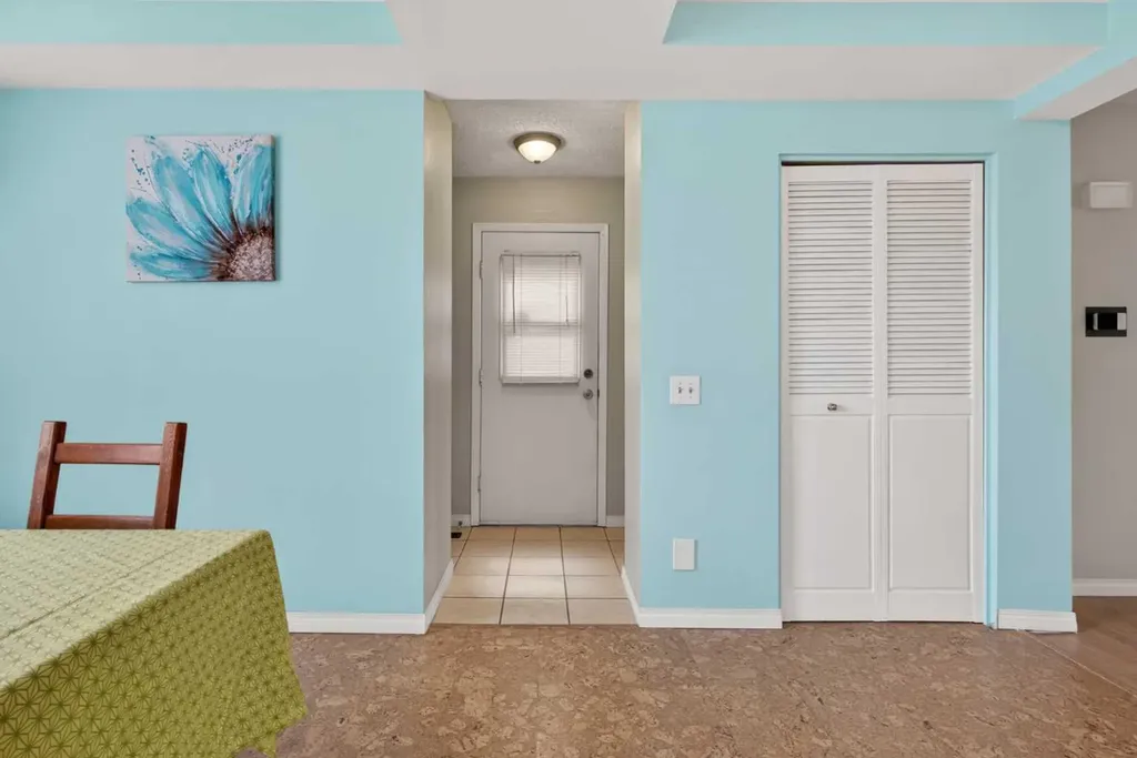 42 Berwick Rise NW Calgary AB T3K 1C8