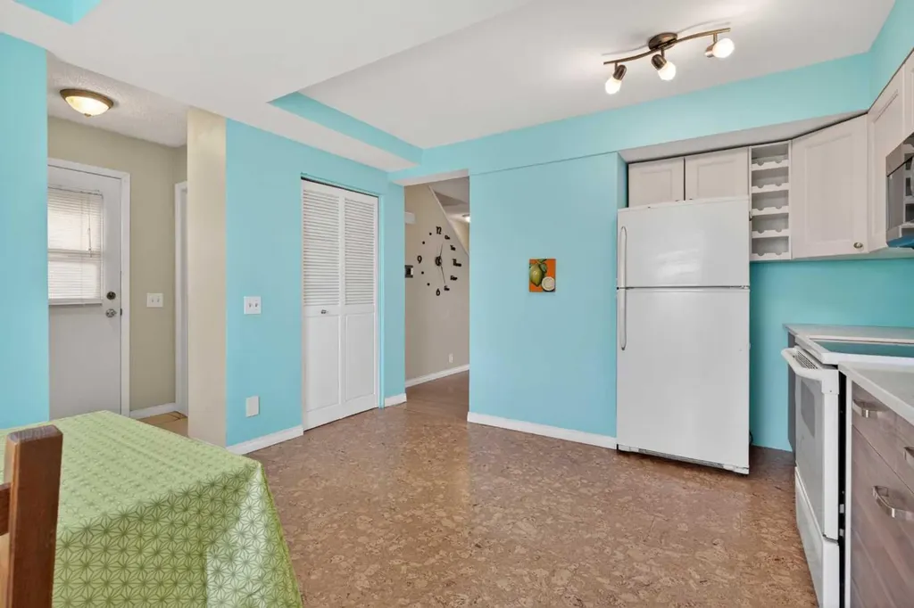 42 Berwick Rise NW Calgary AB T3K 1C8