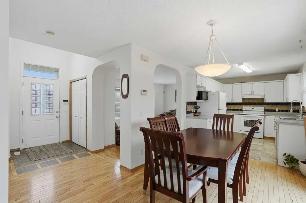7816 Martha's Haven Park NE Calgary AB T3J 3X8