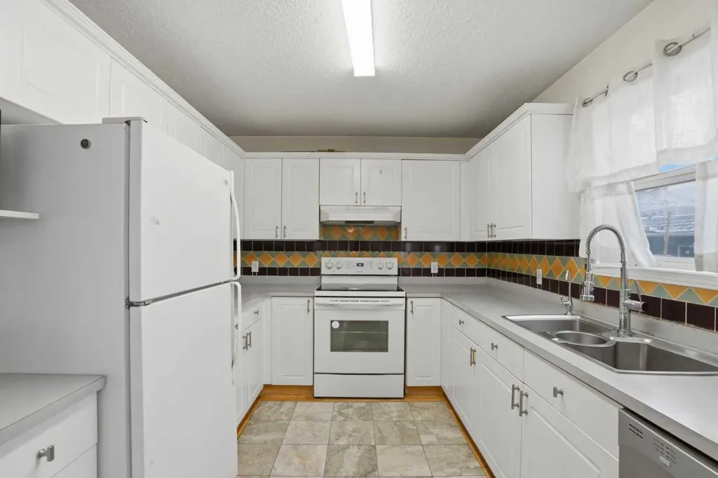 7816 Martha's Haven Park NE Calgary AB T3J 3X8