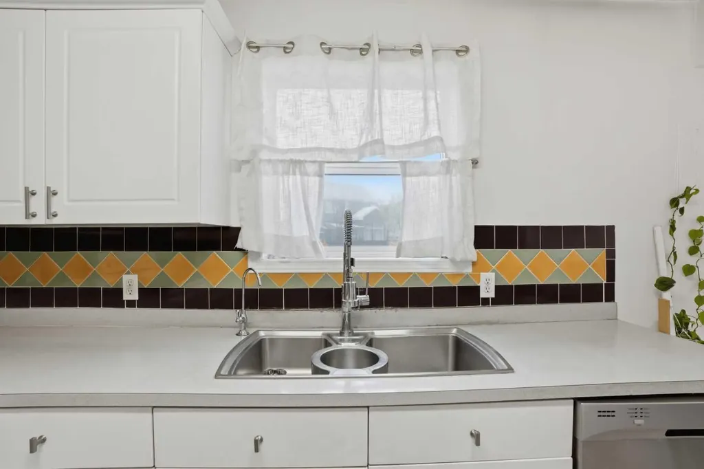 7816 Martha's Haven Park NE Calgary AB T3J 3X8