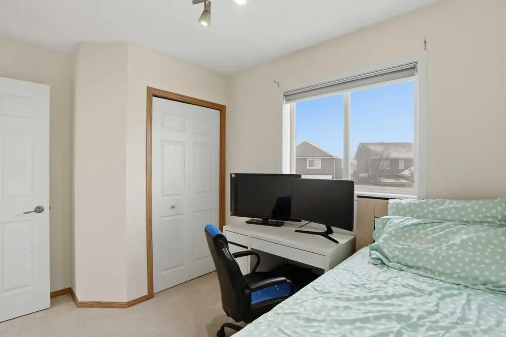 7816 Martha's Haven Park NE Calgary AB T3J 3X8