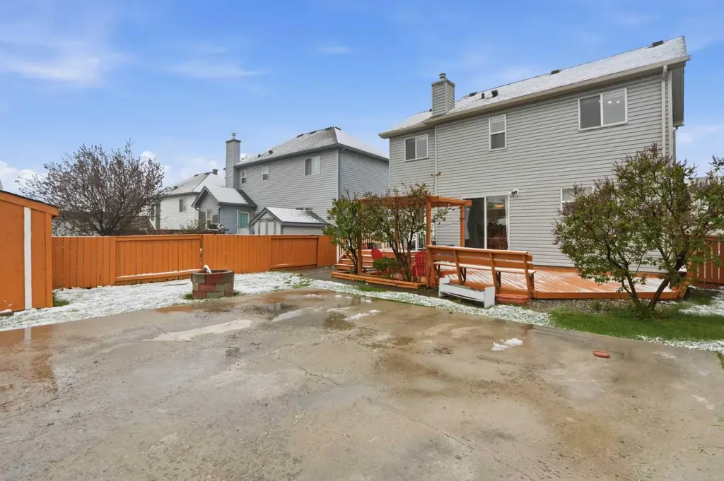 7816 Martha's Haven Park NE Calgary AB T3J 3X8