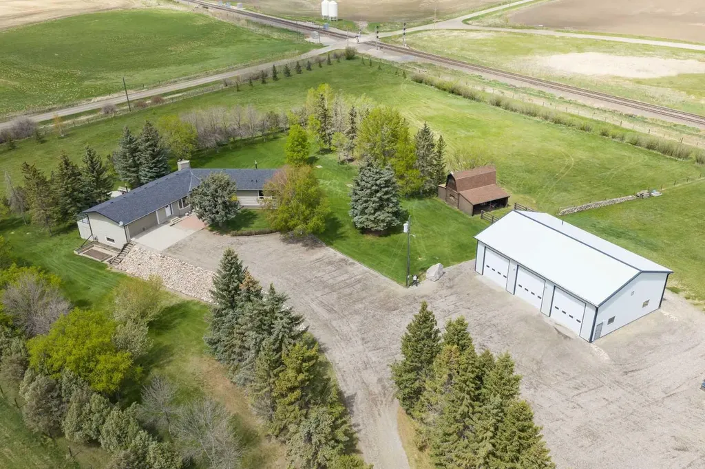221083 Range Road 270 Rural Wheatland County AB T1P 2G5