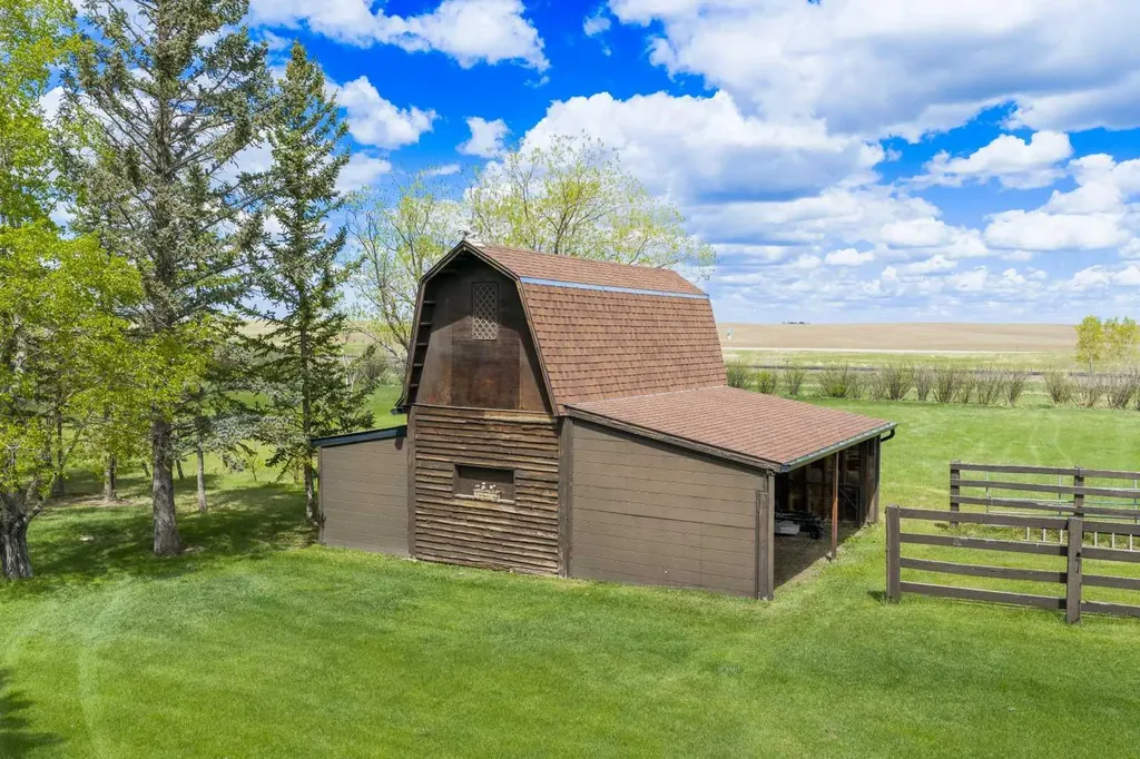221083 Range Road 270 Rural Wheatland County AB T1P 2G5