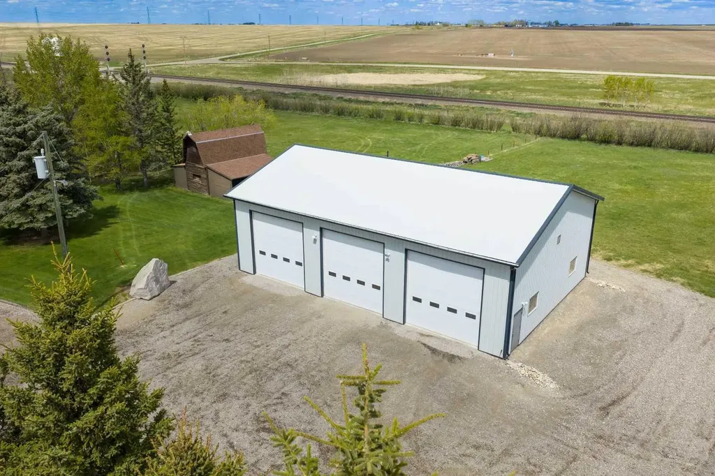 221083 Range Road 270 Rural Wheatland County AB T1P 2G5