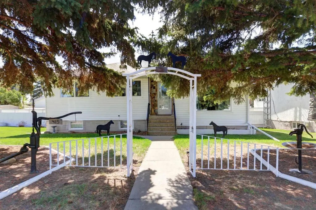 419 2 Street N Vulcan AB T0L 2B0