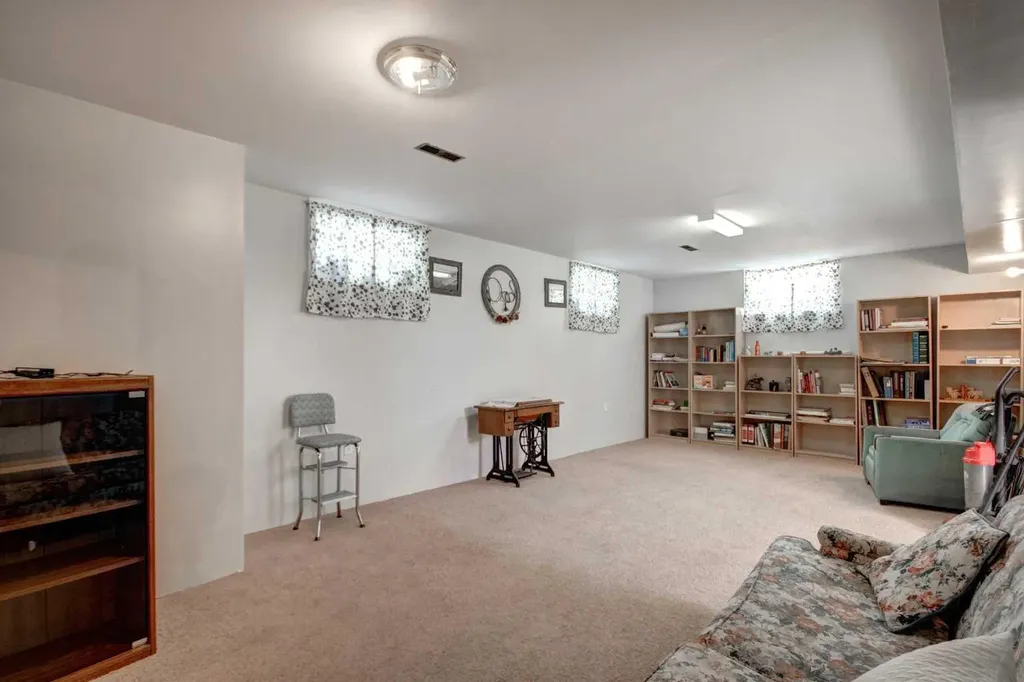 419 2 Street N Vulcan AB T0L 2B0
